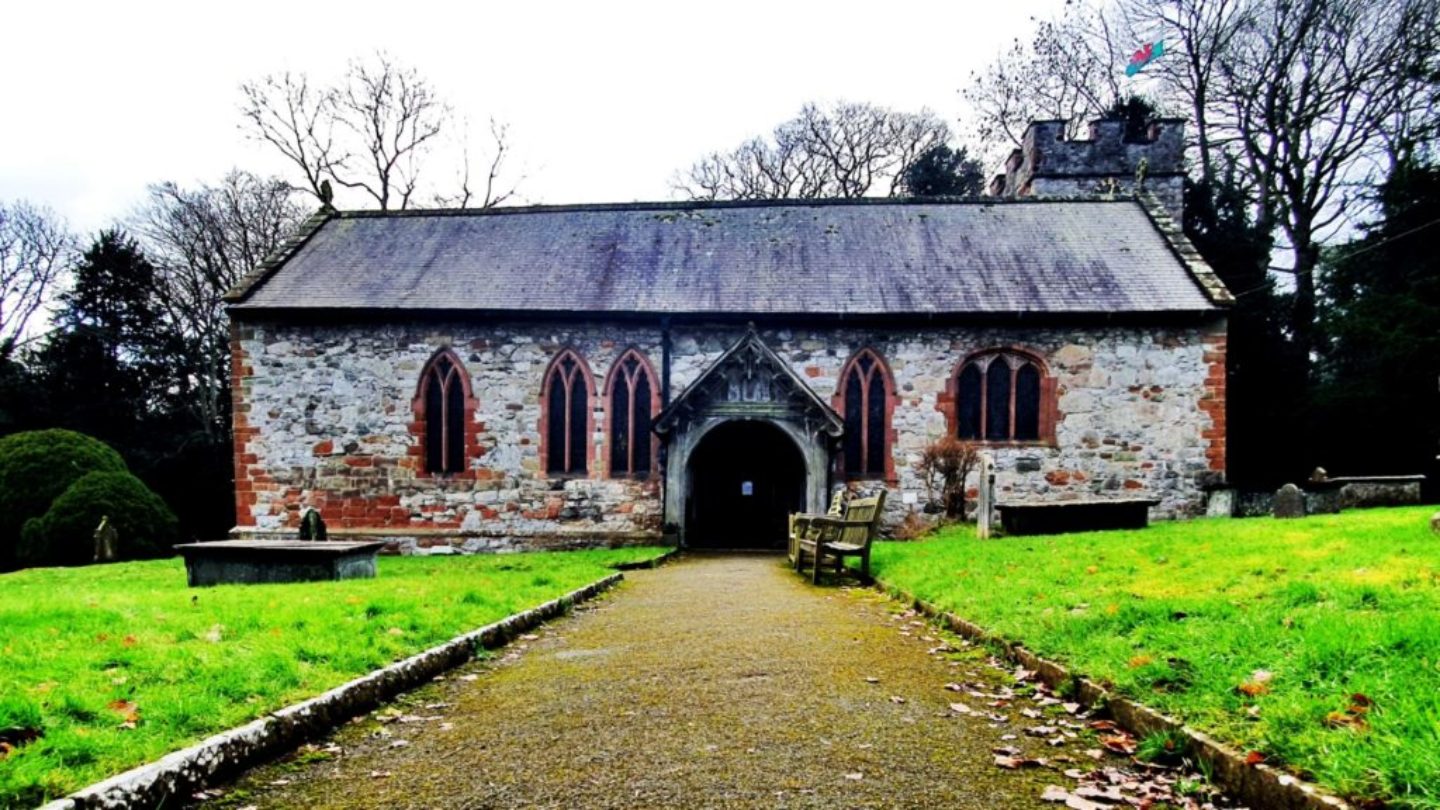 St. Dyfnog's Church, Llanrhaeadr